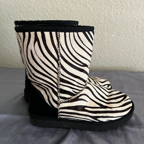 Ugg Exotic Classic Short Zebra Shearling Boots New 8 SOLD OUT 1019123 - Picture 2 of 11